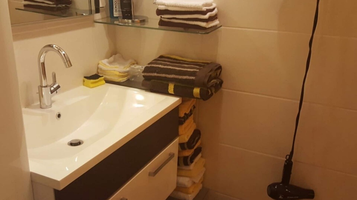 Oberaula Apartment | Doppelzimmer Nr. 1 mit Etagendusche/WC