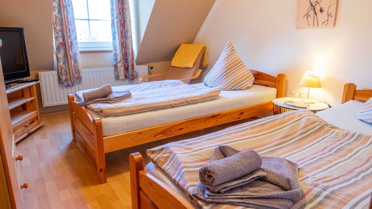 Prohn Apartment | Doppelzimmer - Pension Zur Kurve