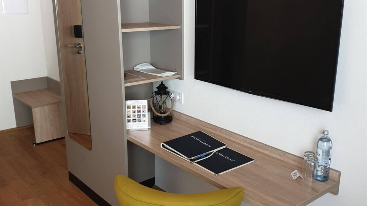 Rust House | Doppelzimmer Seeseite, Dusche, WC - Hotel Katamaran
