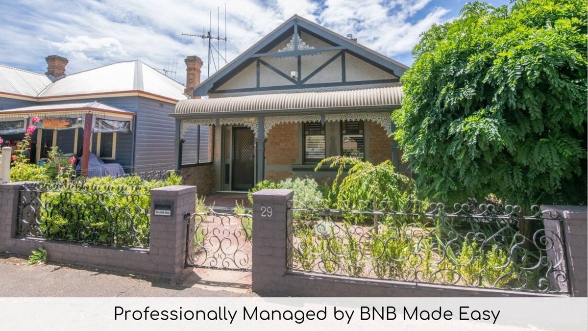 Orange Villa | Dora Cottage - Central, Cosy & Convenient