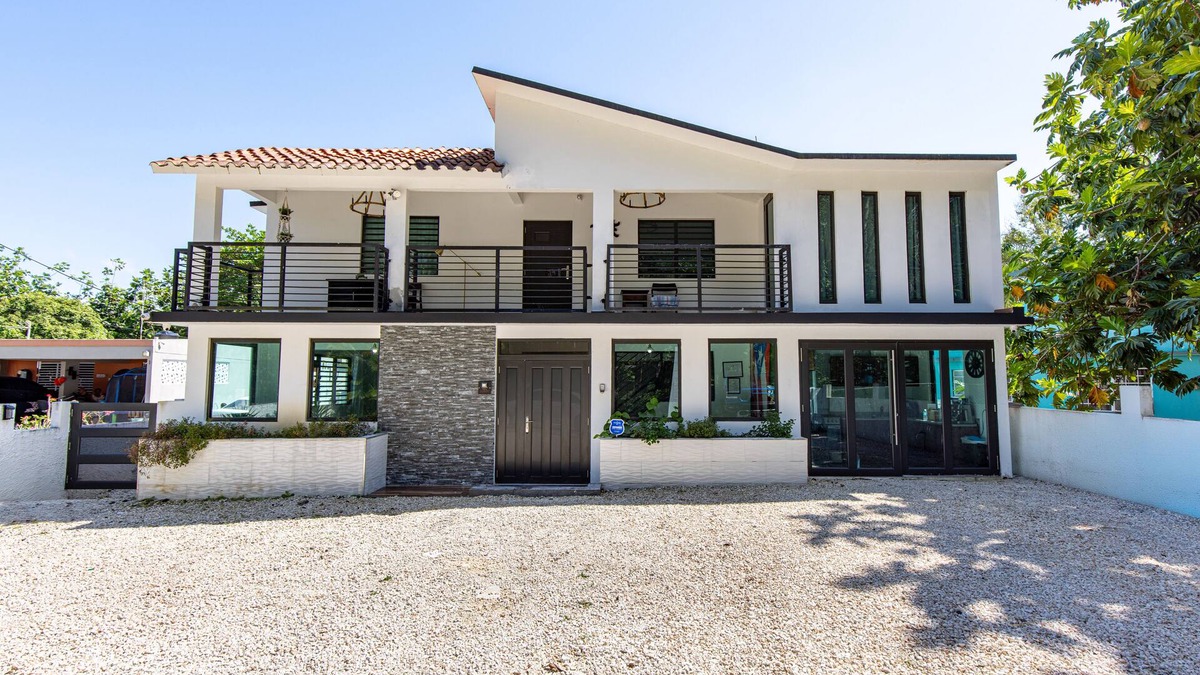 Dorado House | Dorado White House