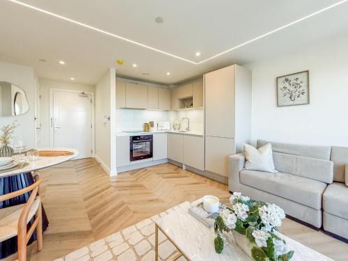 Dorchester Apartment | Dorchester Centre Apartment - Free Parking & Views