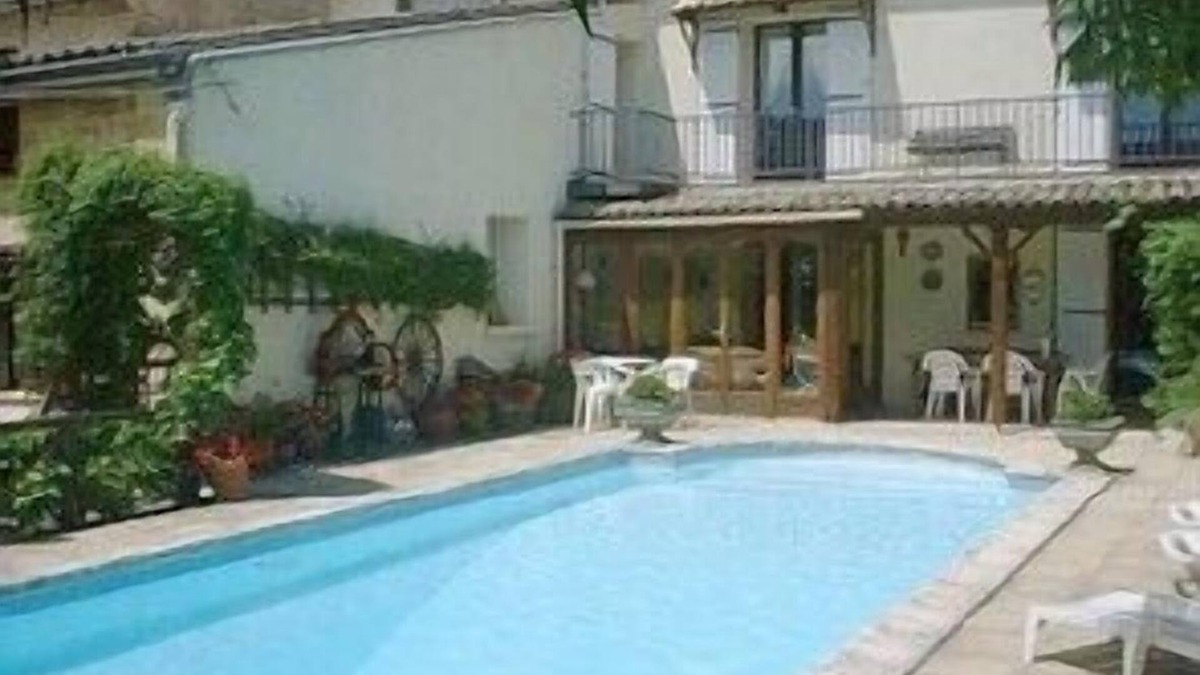 Villefranche-de-Lonchat House | Dordogne, near St Emilion-beautifully restored 18c village house+heated pool.