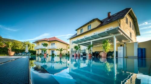 Maria Laach am Jauerling Hotel | Dorf Hotel Grüner Baum