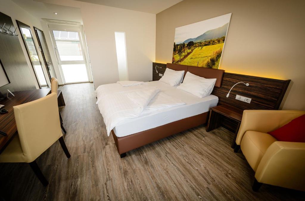 Weikersdorf am Steinfelde Hotel | Dorfmeister Business Hotel B&B