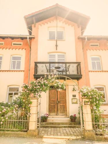 Deggendorf House | Dorfschänke DEGGENDORF Hotel & Apartmenthaus