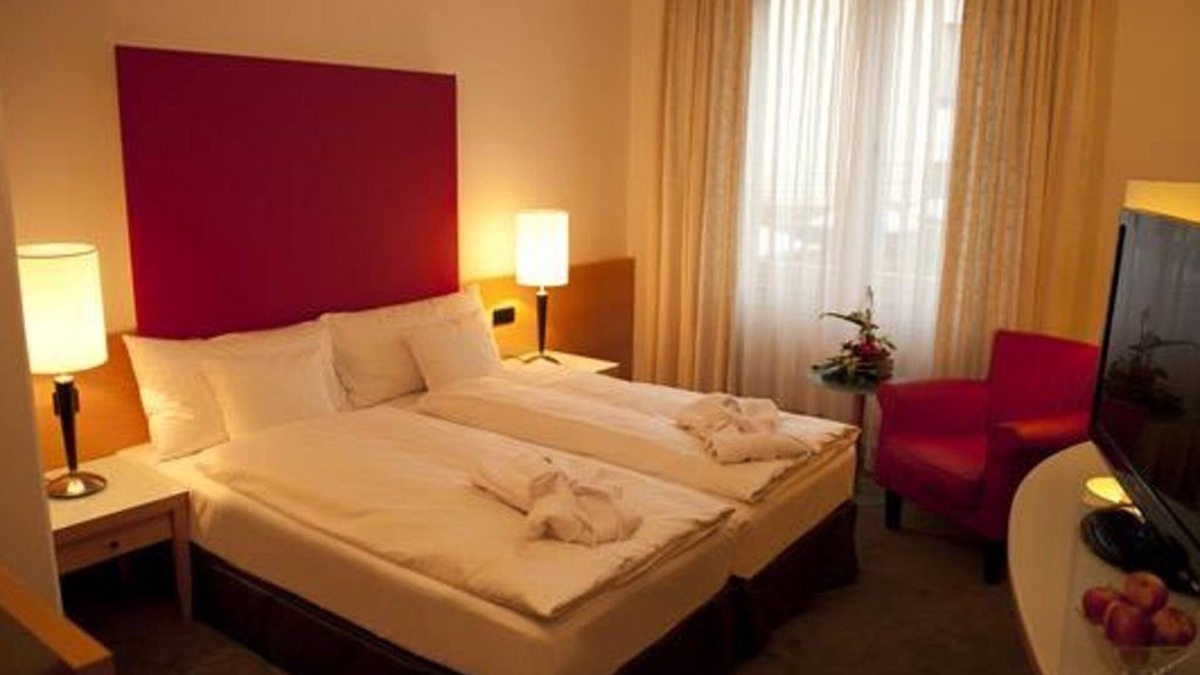 Strehlen House | DORMERO Deluxe, shower or bath, WC - DORMERO Hotel Dresden City