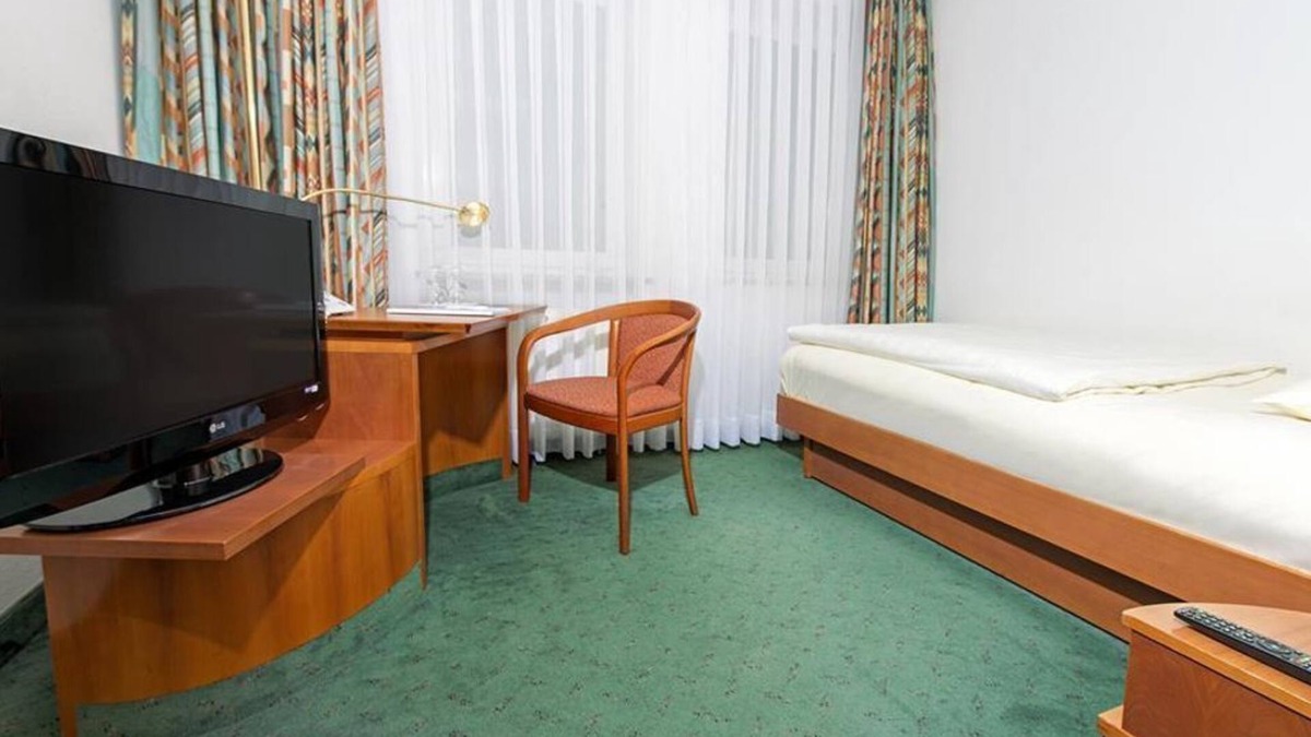 Dresden House | DORMERO Junior Suite, Early Booking 1 - DORMERO Hotel Dresden Airport