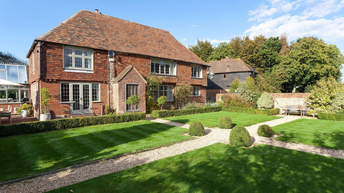 Ashford House | Dormestone Farm by Bloom Stays - sleeps 12 with outdoor swimming pool and tennis court