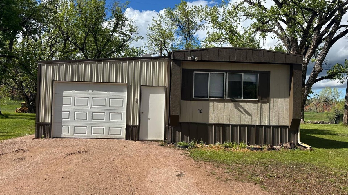 Hulett House | Dorothy's Hideaway, 3 Bed, 2 Bath, Near Devils Tower National Monument.