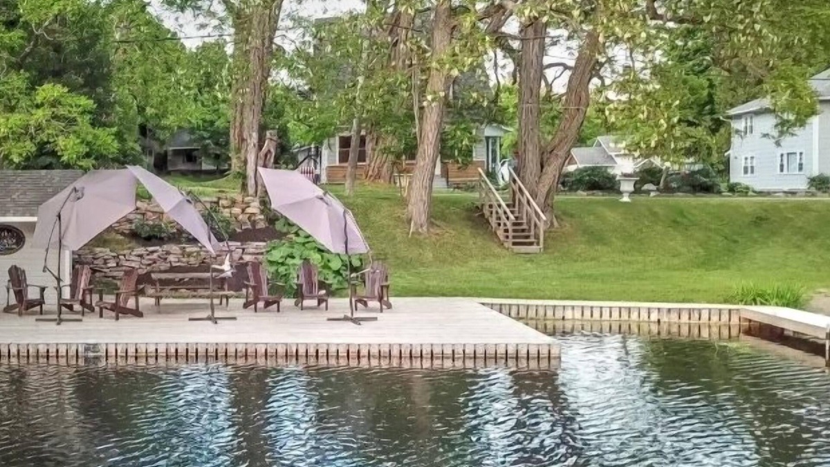 Rideau Lakes Villa | Dorothy's Lodge- Chaffey's Lock