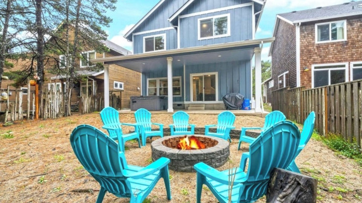 Pacific City House | Dory Haven-NEW! 5 bedrooms, hot tub, walk to beach. 4 king beds!