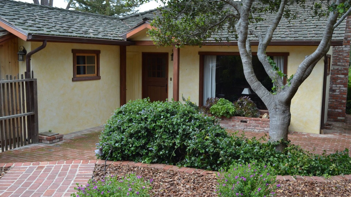 Northeast Carmel House | 'Dos Hermanos' A Short Walk To Downtown Carmel