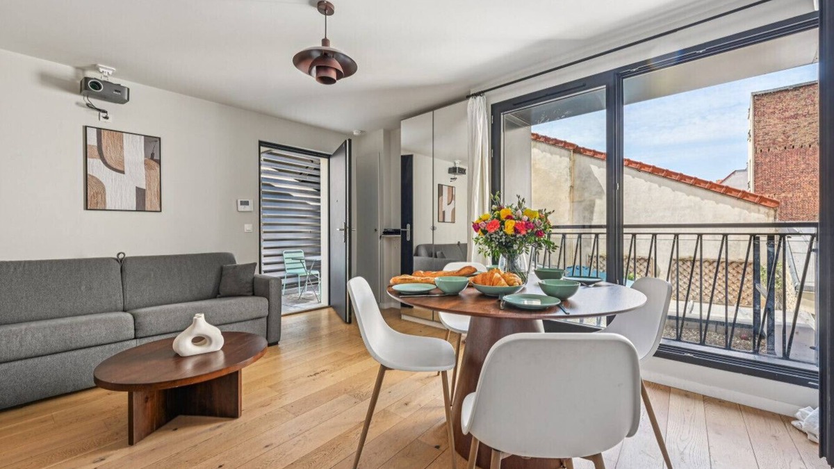 Silly-Gallieni Apartment | Double Appartement l 15min Eiffel Tower by Car