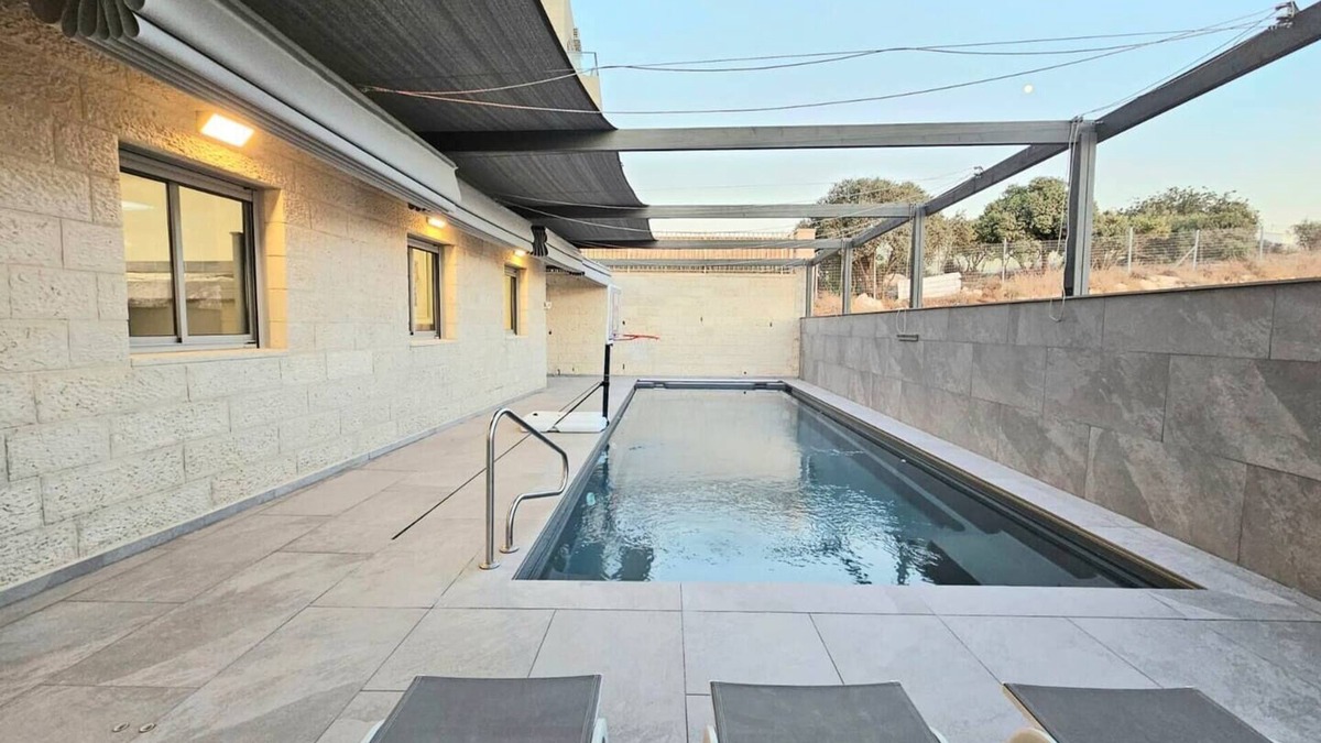 Beit Shemesh Apartment | Double aqua suite with a heated private pool