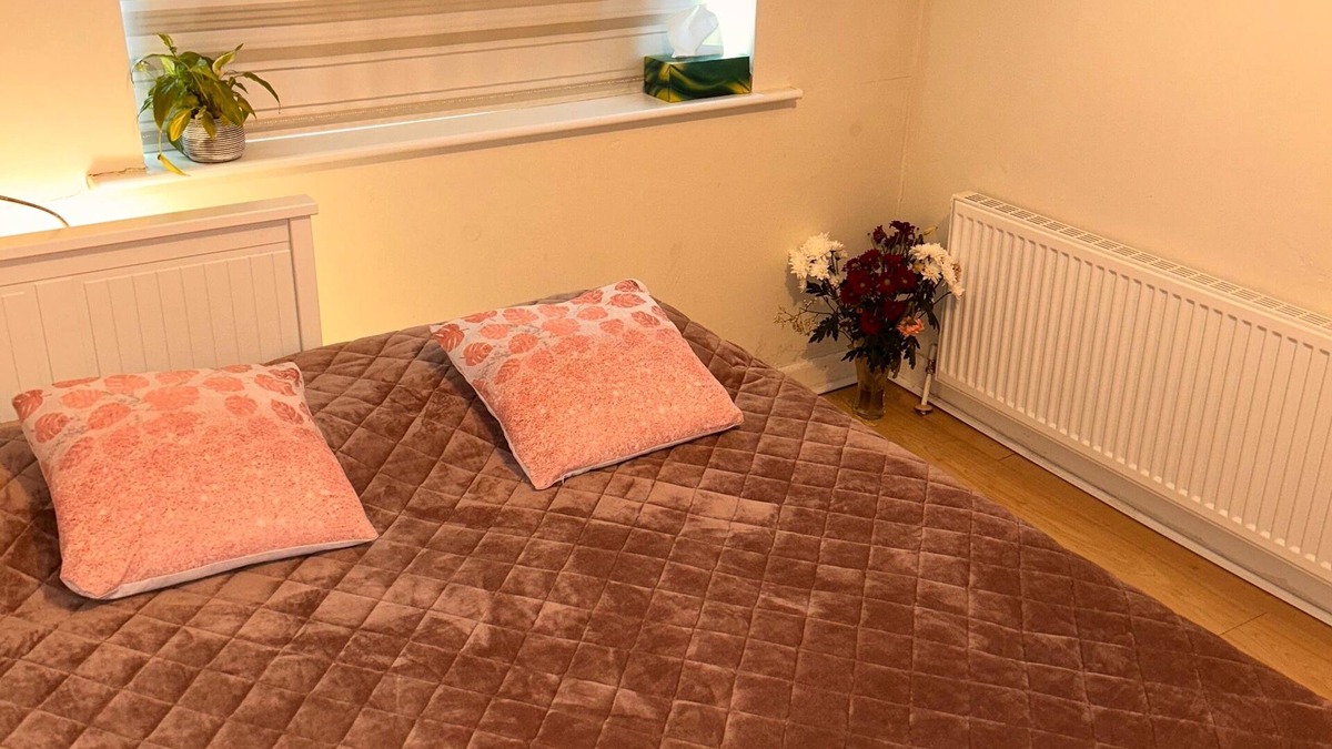 Swords Bed & Breakfast | Double bed 10mn by car Dublin airport 8mn bus & shops with light breakfast