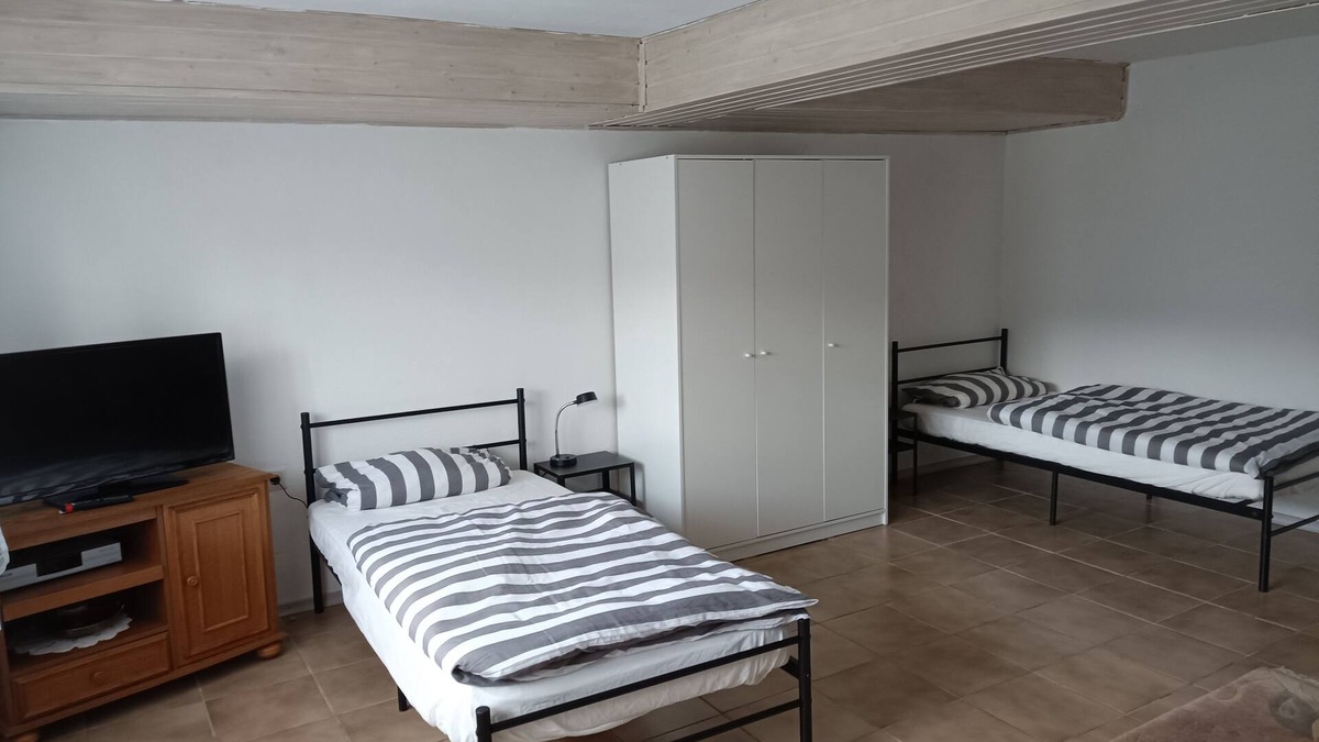 Schwandorf House | Double bed apartment with bathroom + cooking facilities in the anteroom
