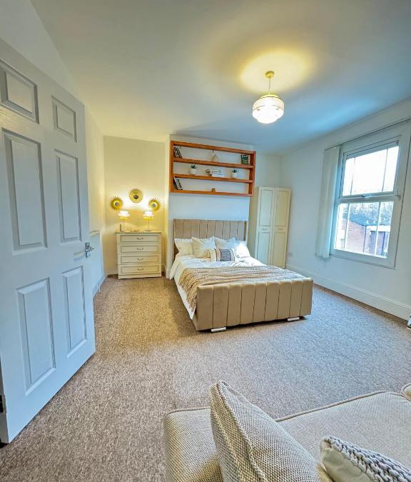 Erdington House | Double Bedroom in Birmingham Near City Center