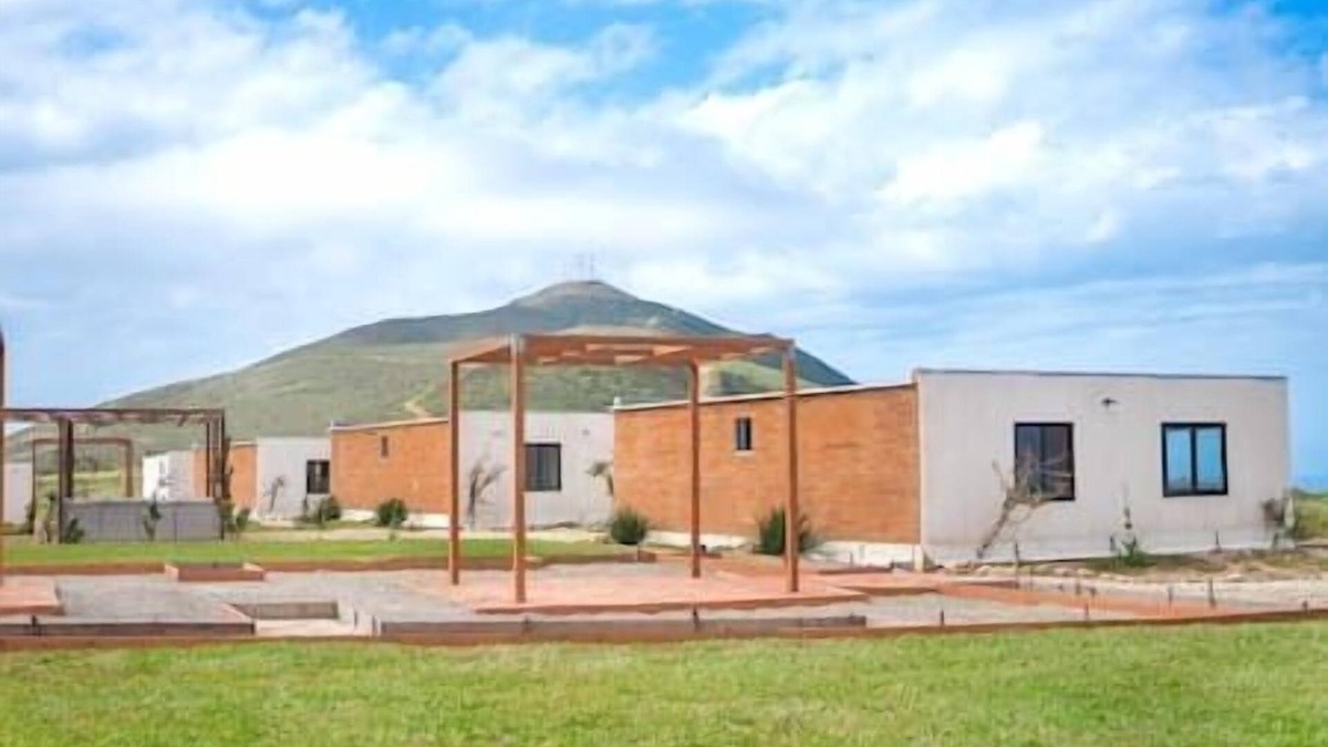 Ensenada House | Double Cabin #6 - Oak Point