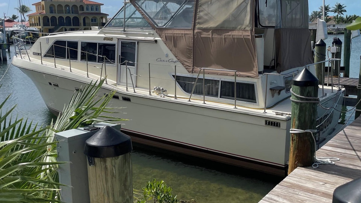 Key West Boat Rental | Double Cabin Luxury Power Motor Yacht in Key West