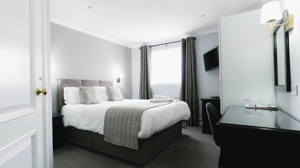 Ellon Hotel | Double Ensuite at New Inn Hotel
