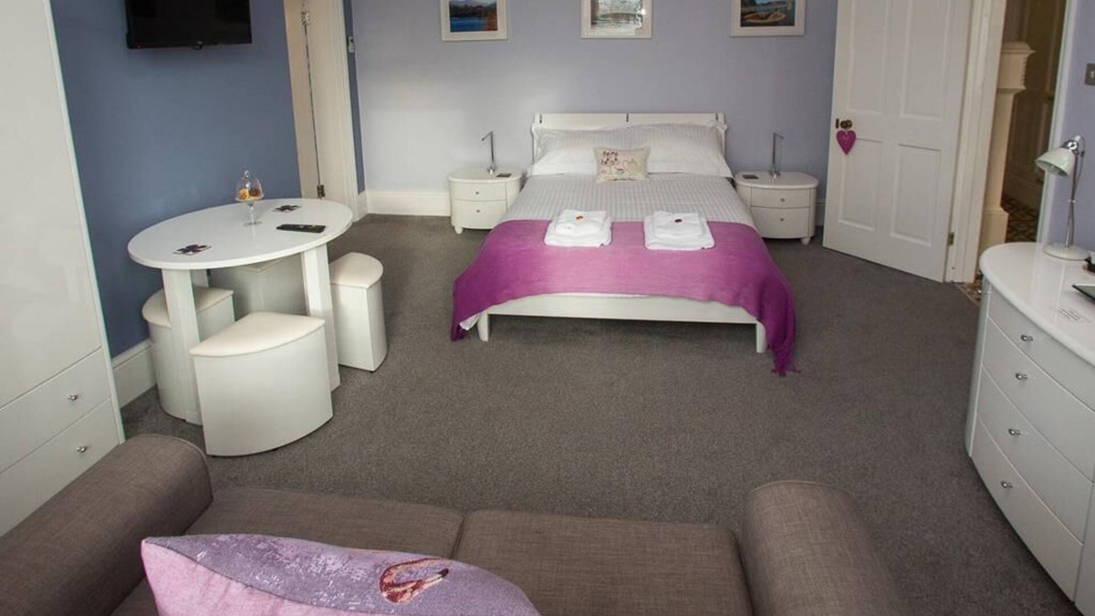 Park Apartment | Double-Ensuite-Studio 1 Sofabed Dwynwen Studio