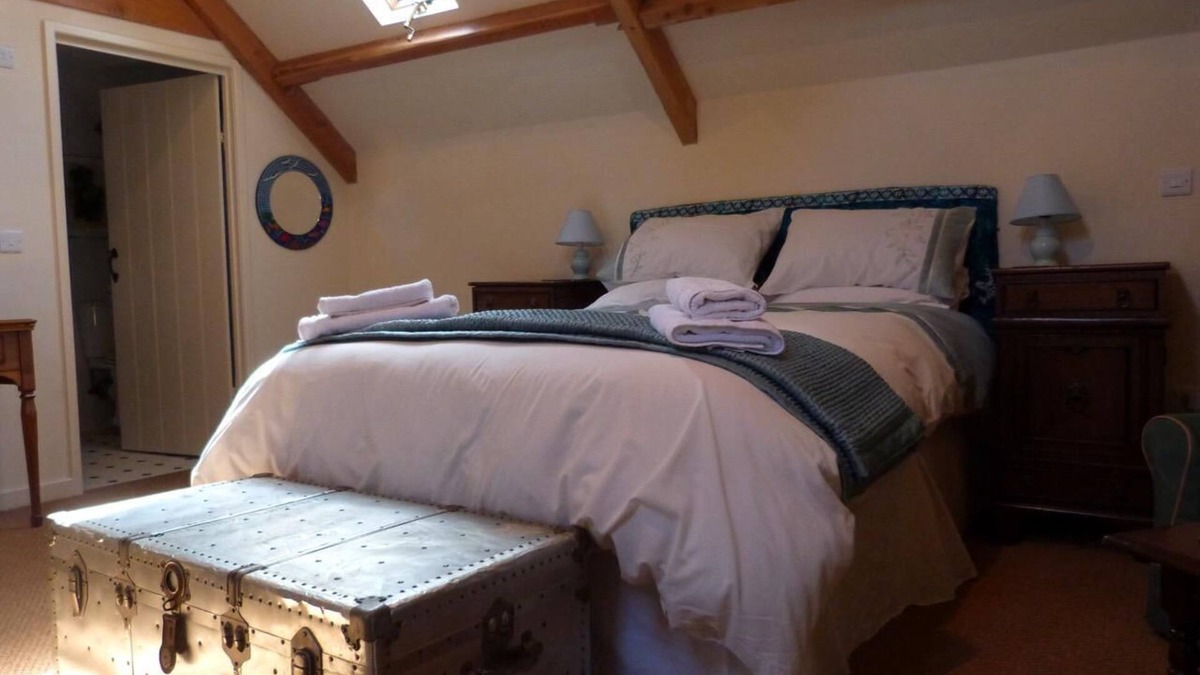Crewkerne Bed & Breakfast | Double Ensuite Lavender