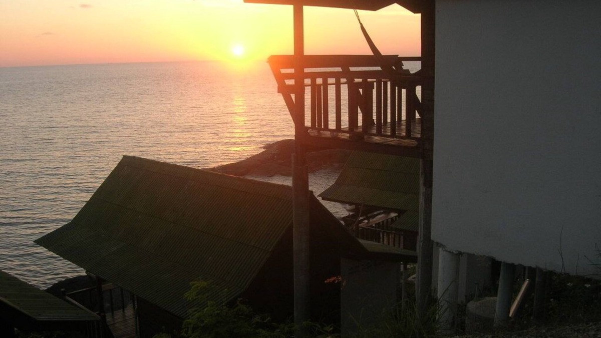 Baan Tai Cottage | Double Fan Bungalow with Ocean View