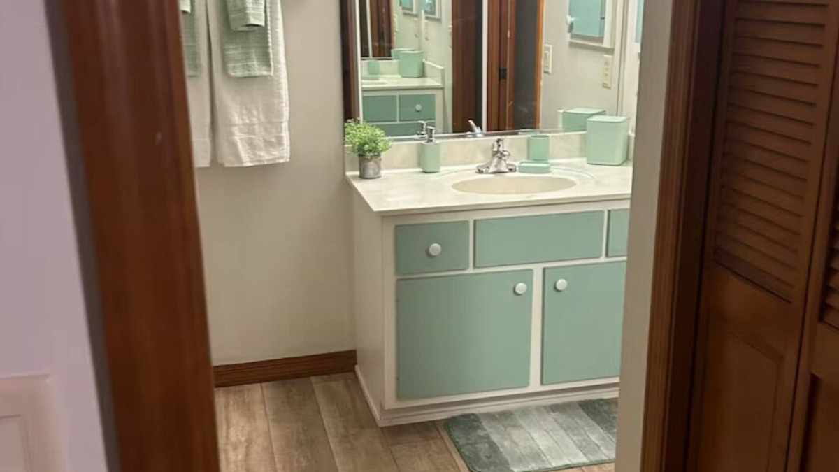 Fellowship House | Double King beds Oasis Getaway close to WEC