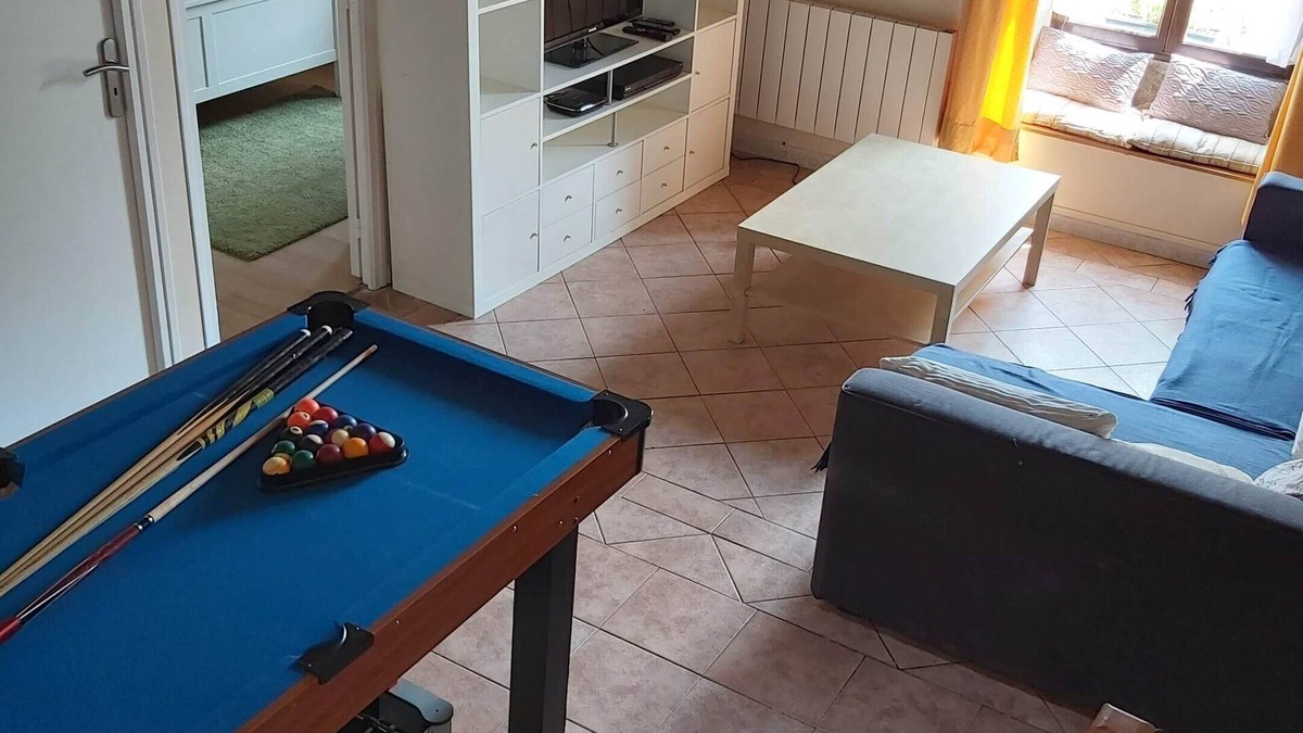 Les Champs-Geraux House | Double or Twin-Shared Bathroom-Courtyard view
