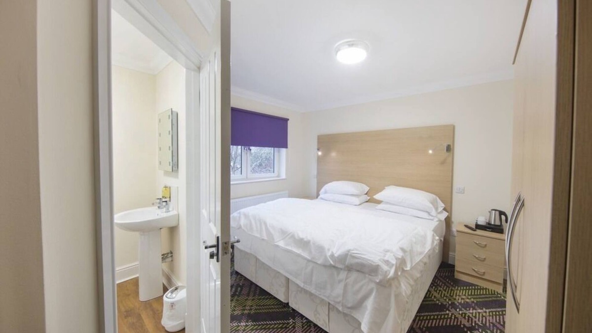 Hamilton House | Double or Twin Ensuite with Shower at The Bay Horse