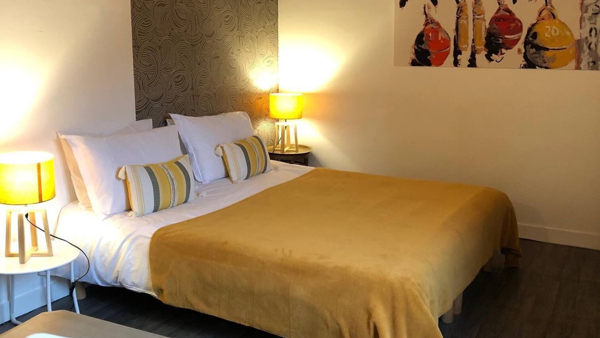 Saintes Bed & Breakfast | Double or Twin-Standard-Wet room-Terrace-2ème étage