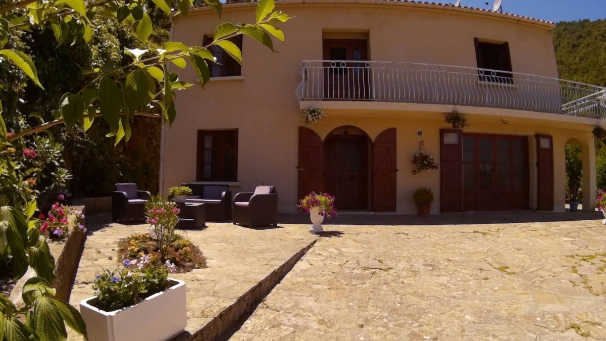 Santo-Pietro-di-Venaco House | Double room with private bathroom