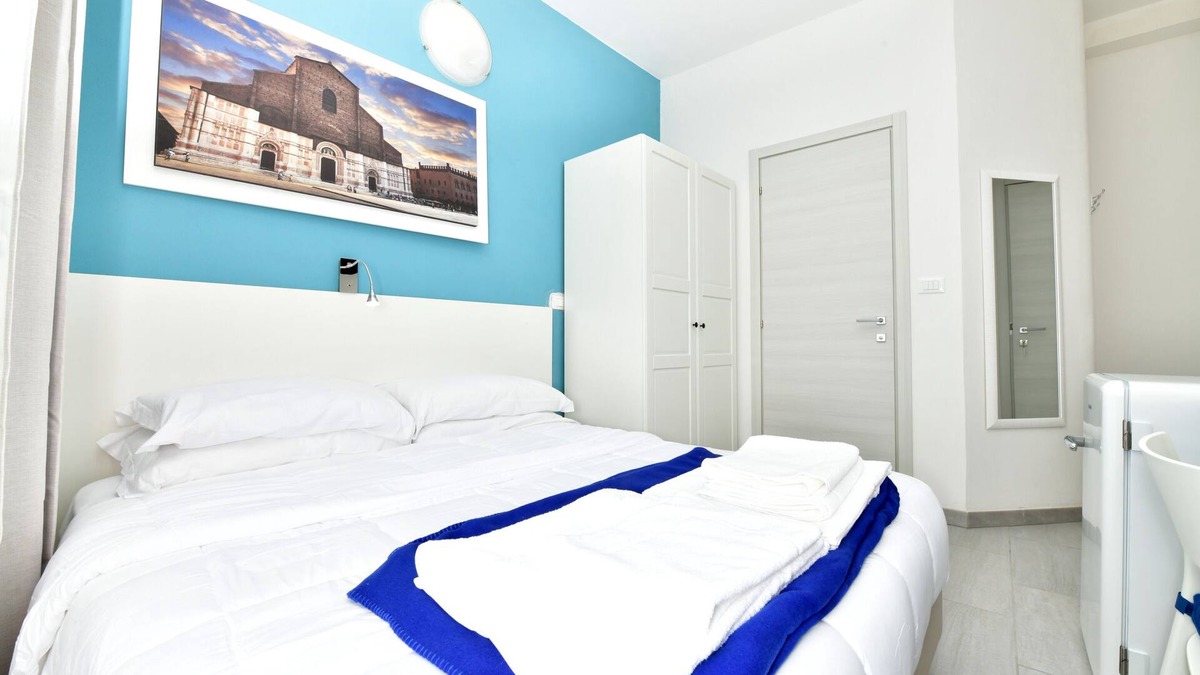 San Lazzaro di Savena House | Double room with private bathroom