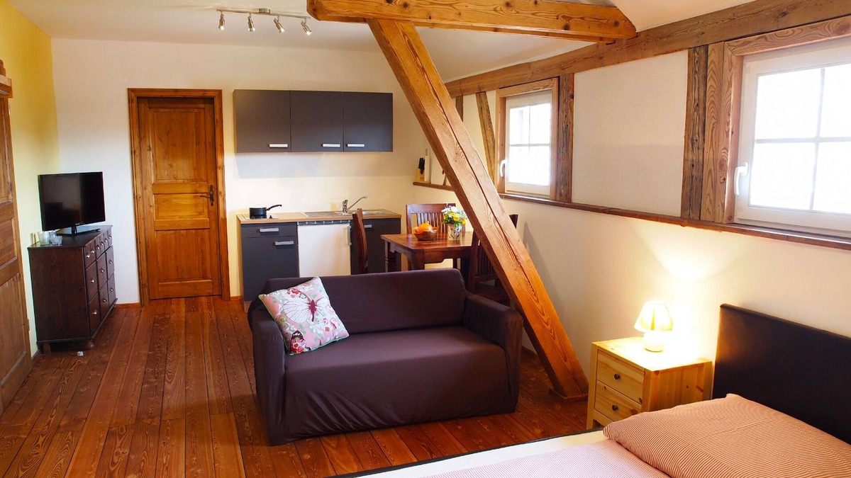 Redwitz an der Rodach Apartment | Double room country garden or castle view on a four-sided courtyard to the castle grounds!