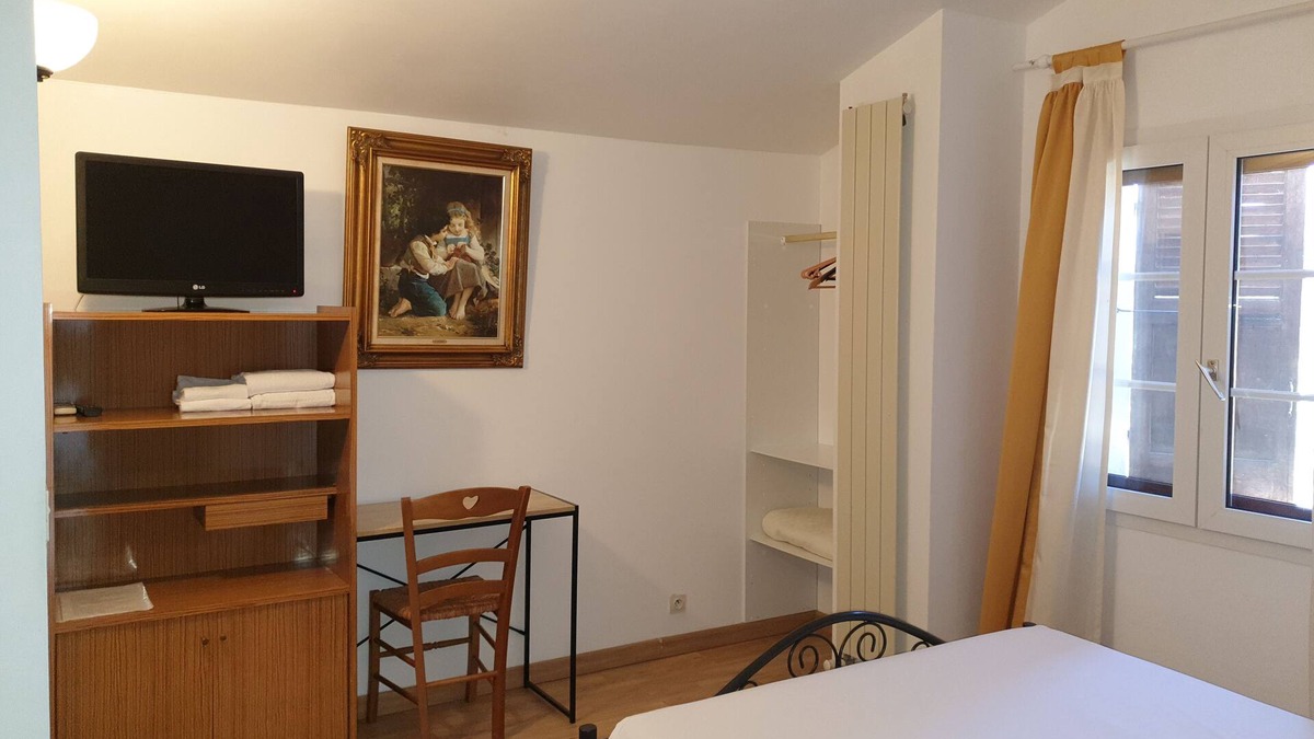 Abbazia Apartment | Double room-Ensuite-Mountain view