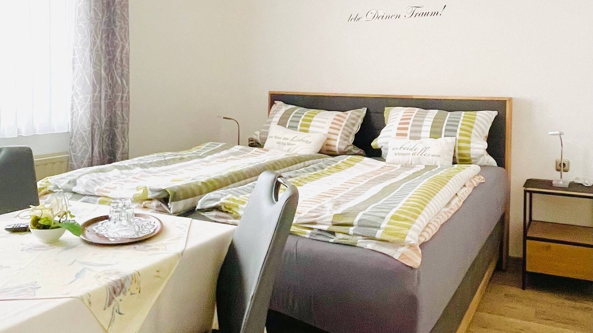 Mernes Apartment | Double room with shower and WC