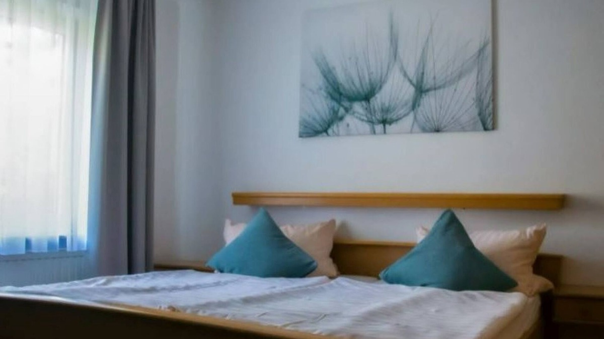 Bad Soden-Salmuenster Apartment | Double room, 24 sqm with shower and WC