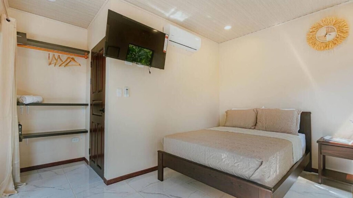 Canton Quepos Apartment | Double room 1 with jungle view