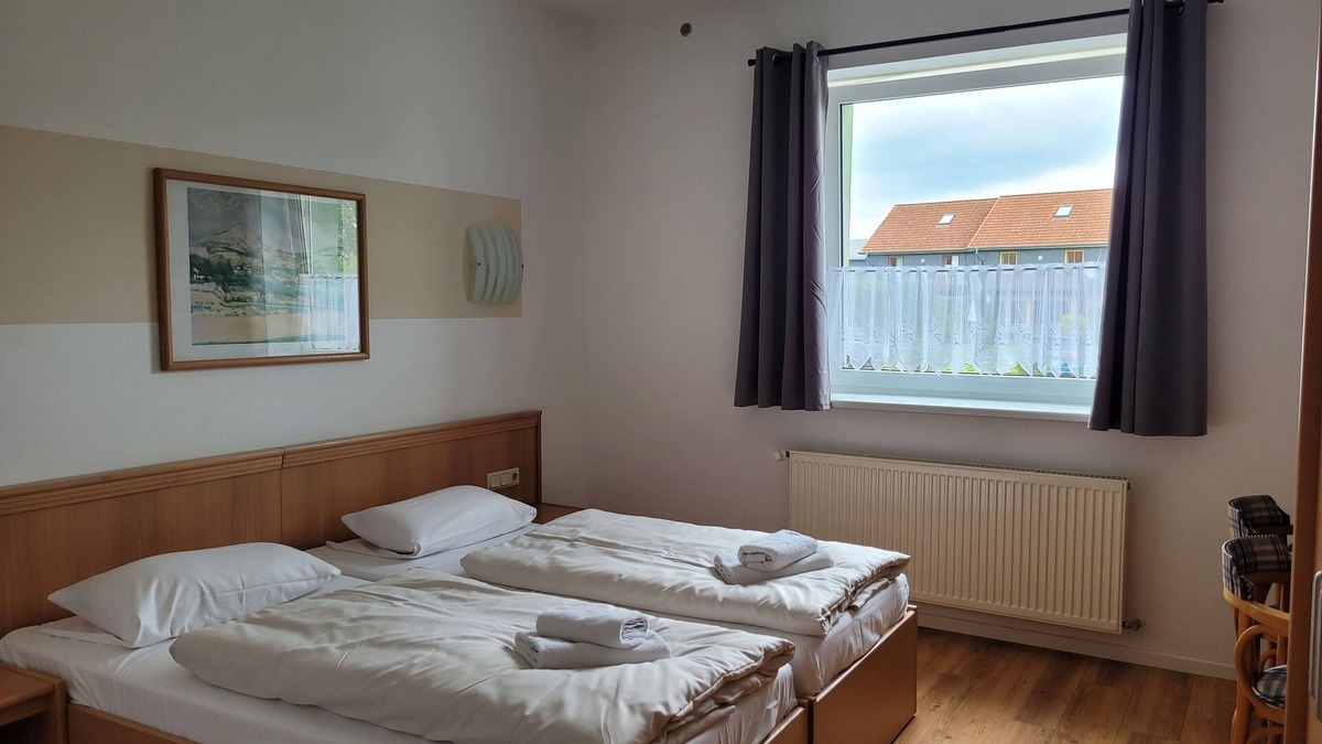 Parow Apartment | Double room/2-bed room 09 - Gästehaus Am Schloss