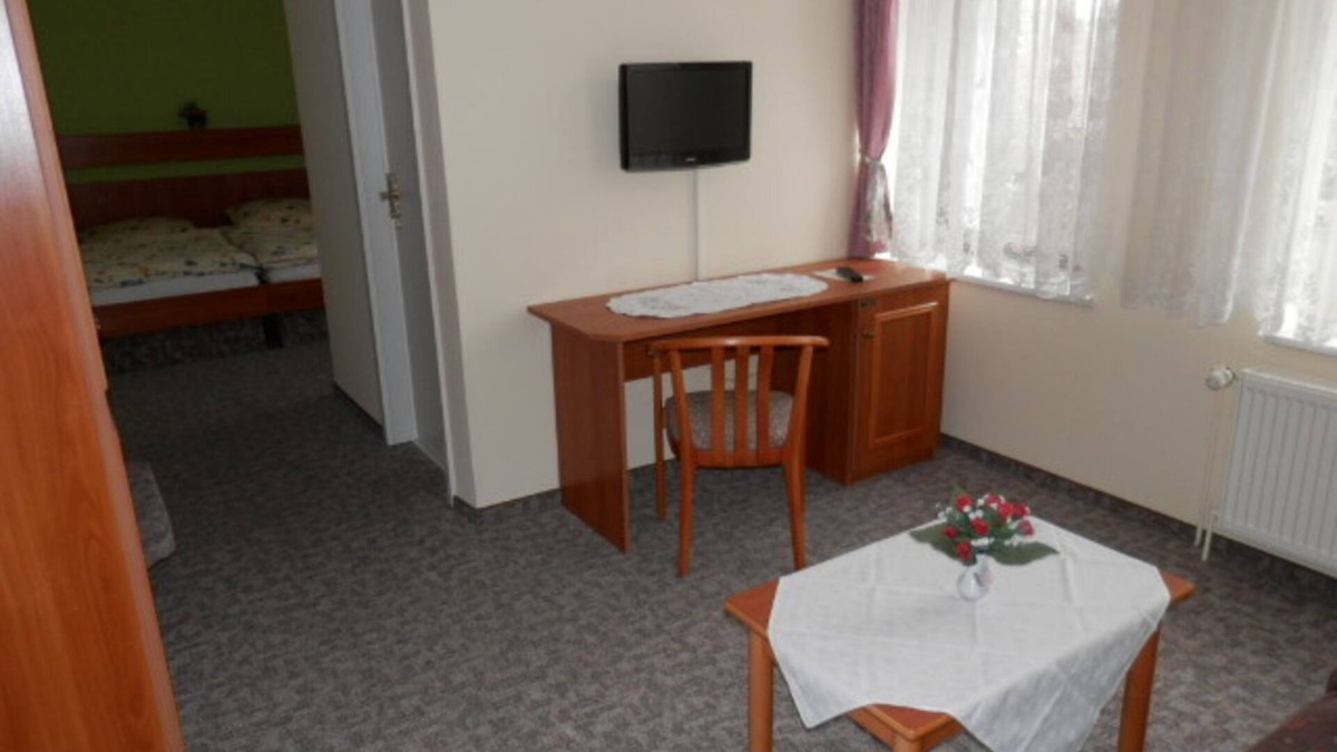 Wickerode Apartment | Double room 5 (3 p.) - Ferienwohng. u. Zimmer Goldschmidt