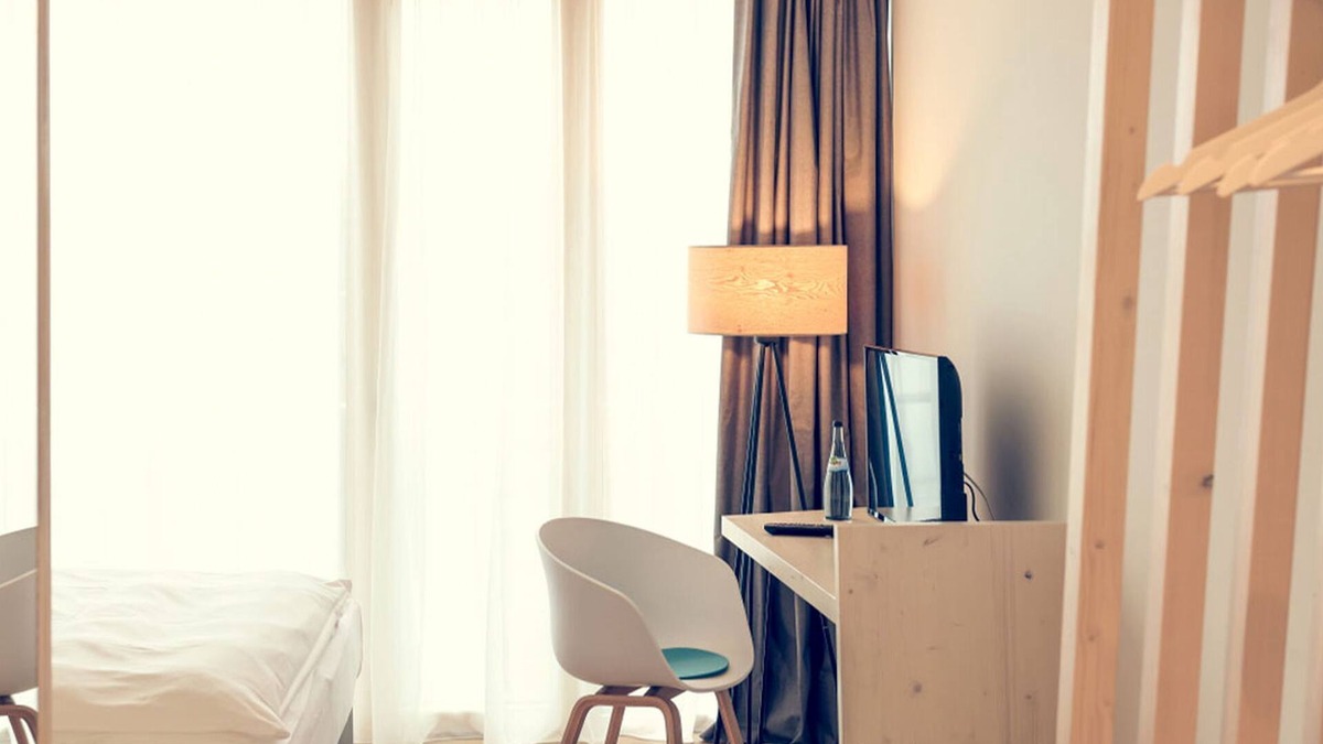 Ehrenstein Apartment | Double room air-conditioned with shower/WC