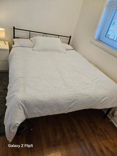 Livingston House | Double room available