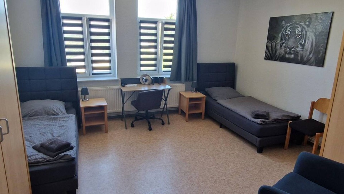 Bad Duerrenberg House | Double room Bad Dürrenberg - Guesthouse Heinrich Heine Schule
