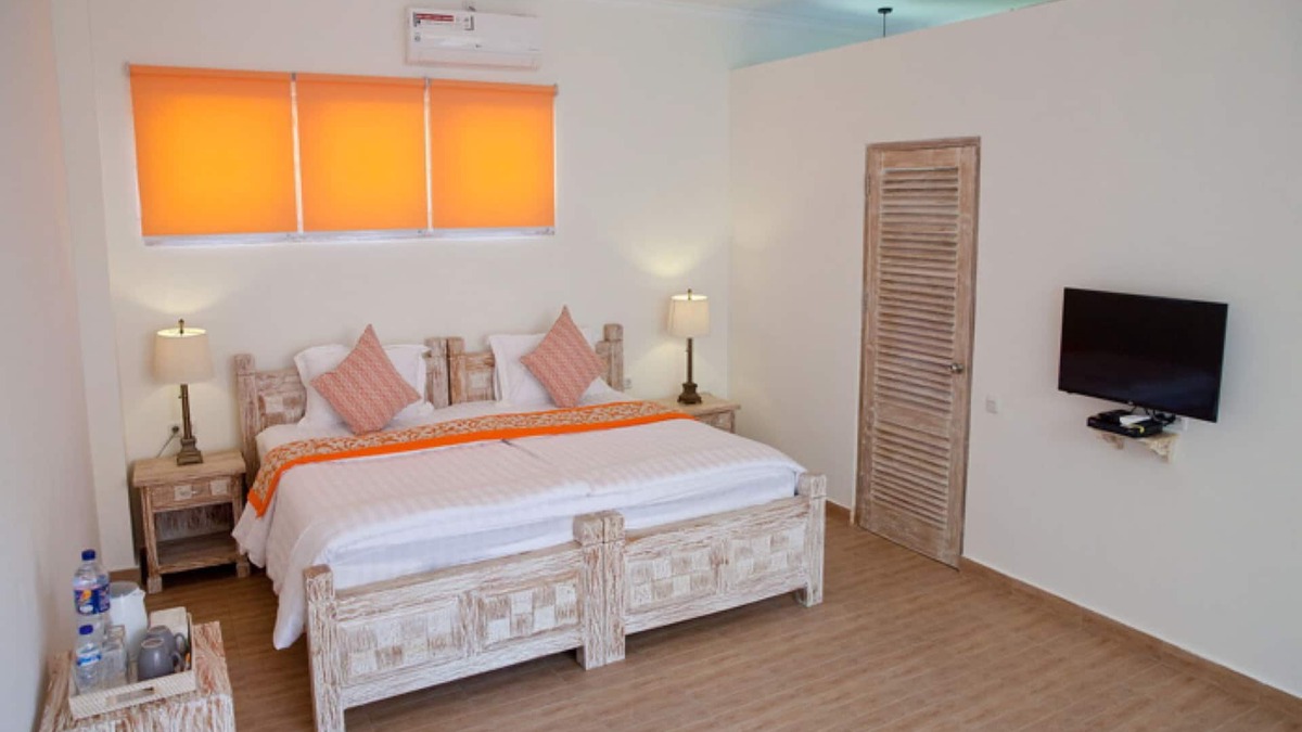 Bondalem Apartment | Double Room beachfront 11-bedroom compound