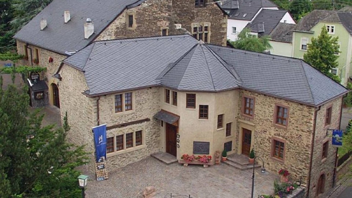 Longuich Bed & Breakfast | Double room Burggarten - Alte Burg Longuich - Guest house