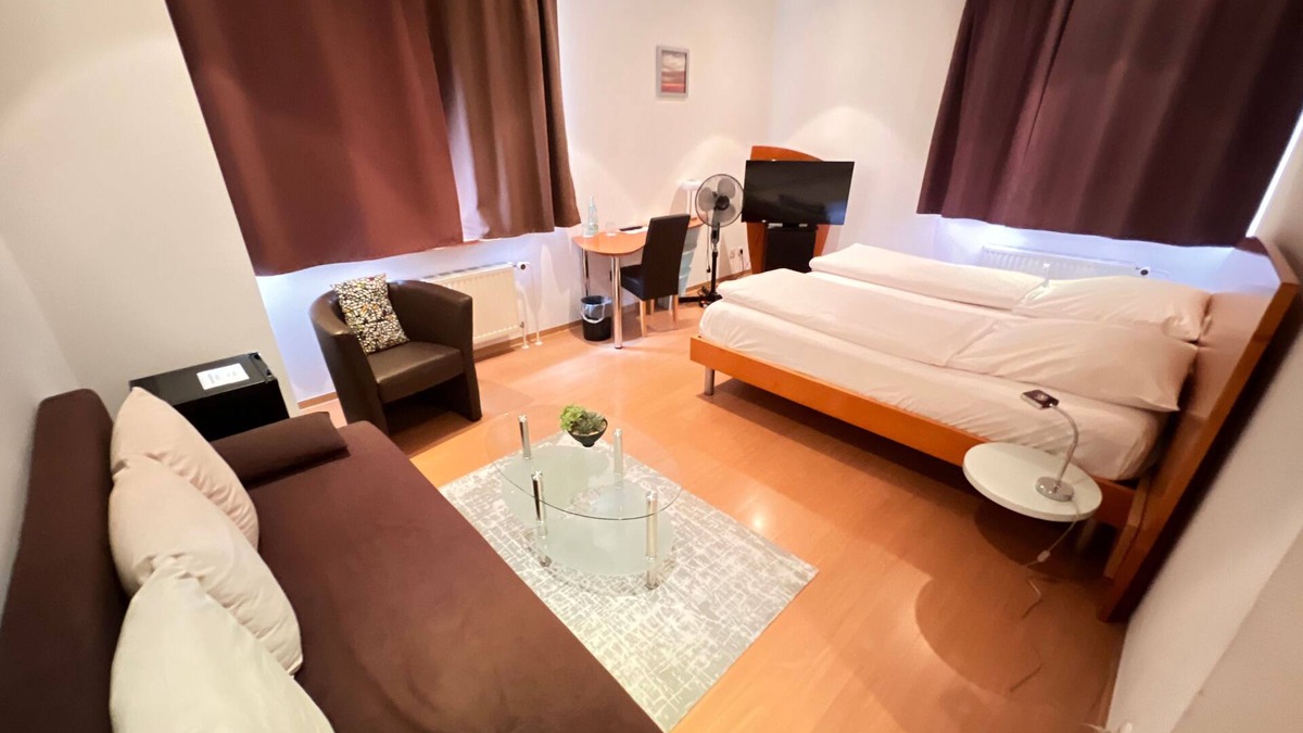 Dietzenbach House | Double room Business - Mainstreet Hotel