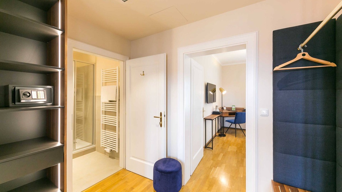 Weiz House | Double Room Business - City Hotel zur goldenen Krone