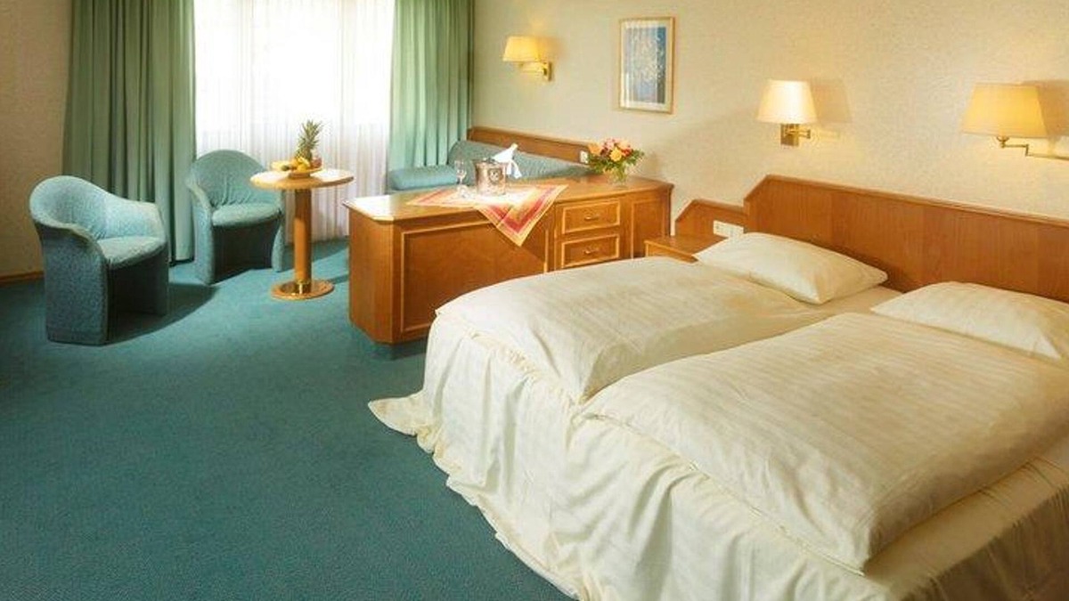 Roemerberg Cottage | Double Room Business - Hotel-Restaurant Pfälzer Hof