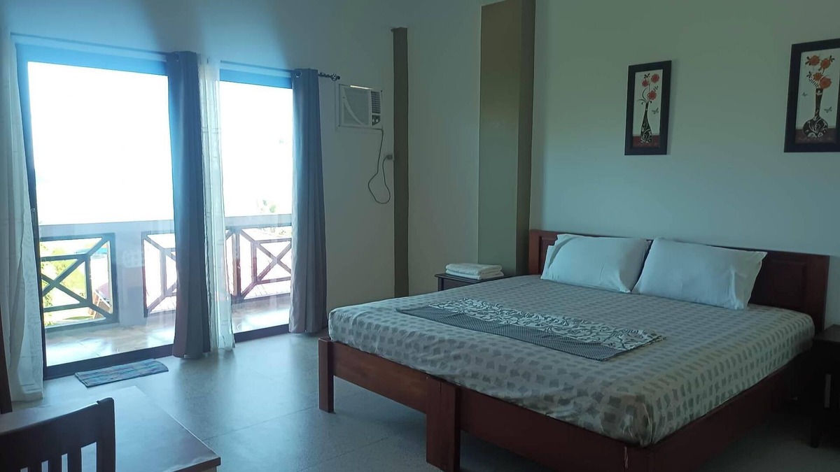 Panglao Apartment | Double Room By the Beach with Seaview and Balcony